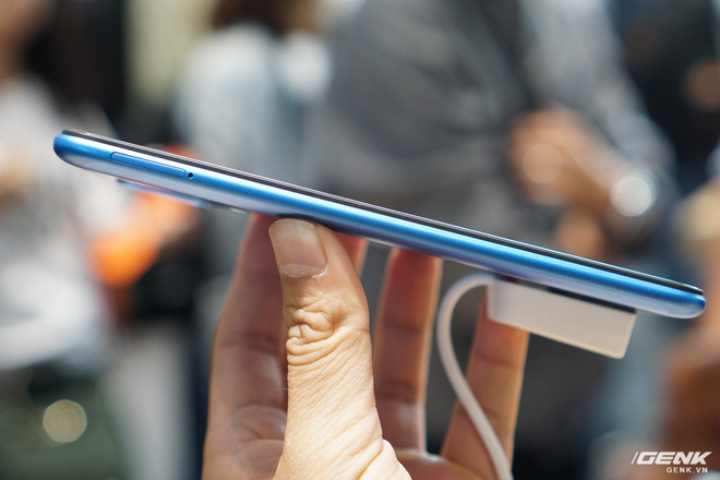 Ảnh thực tế Xiaomi Redmi Note 6 Pro: Snapdragon 636, màn tai thỏ, lần đầu có 4 camera, mặt lưng không ấn tượng, giá 5 triệu đồng - Ảnh 11. Ảnh thực tế Xiaomi Redmi Note 6 Pro: Snapdragon 636, màn tai thỏ, lần đầu có 4 camera, mặt lưng không ấn tượng, giá 5 triệu đồng - Ảnh 11.