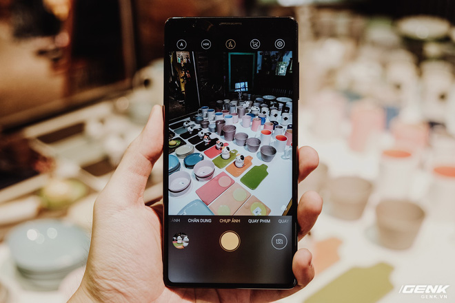 Trên tay & đánh giá nhanh Bphone 3 giá từ 6.99 triệu: Cuối cùng, người Việt đã có một chiếc smartphone đáng để tự hào - Ảnh 13. Trên tay & đánh giá nhanh Bphone 3 giá từ 6.99 triệu: Cuối cùng, người Việt đã có một chiếc smartphone đáng để tự hào - Ảnh 13.