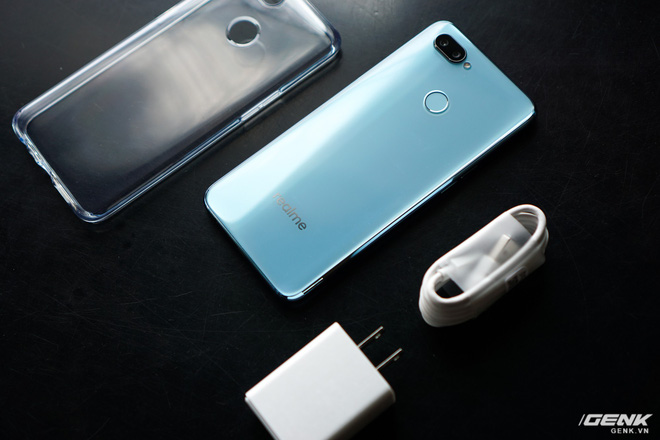 Ảnh thực tế Realme 2 Pro tại Việt Nam: thiết kế giống Oppo F9, chạy Snapdragon 660, RAM 8 GB nhưng giá dưới 7 triệu - Ảnh 2. Ảnh thực tế Realme 2 Pro tại Việt Nam: thiết kế giống Oppo F9, chạy Snapdragon 660, RAM 8 GB nhưng giá dưới 7 triệu - Ảnh 2.