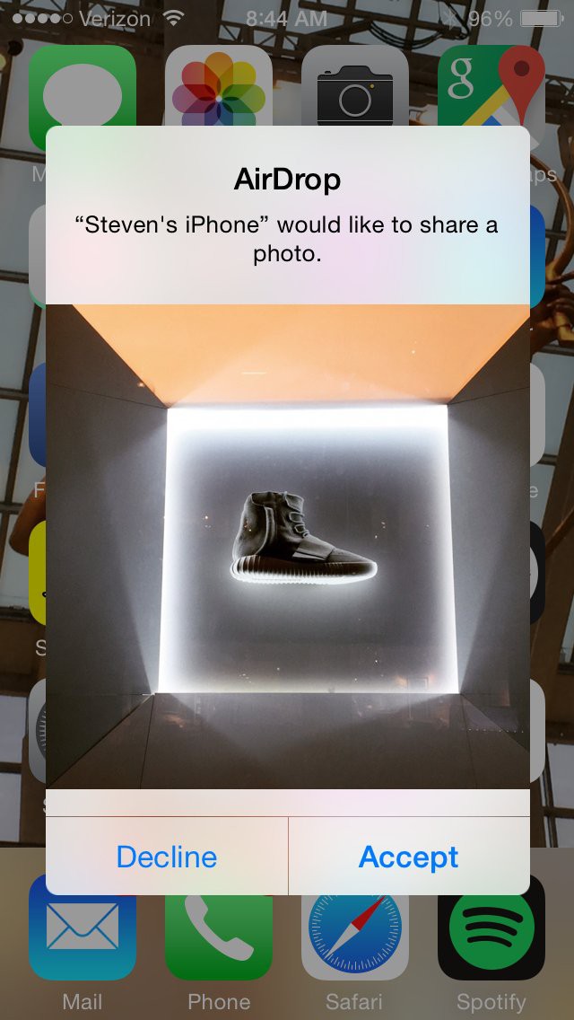 Nhiều cô gái tại Mỹ trở thành nạn nhân của trò quấy rối thông qua tính năng AirDrop trên iPhone - Ảnh 4. Nhiều cô gái tại Mỹ trở thành nạn nhân của trò quấy rối thông qua tính năng AirDrop trên iPhone - Ảnh 4.