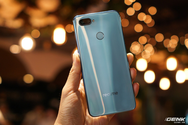 Ảnh thực tế Realme 2 Pro tại Việt Nam: thiết kế giống Oppo F9, chạy Snapdragon 660, RAM 8 GB nhưng giá dưới 7 triệu - Ảnh 24. Ảnh thực tế Realme 2 Pro tại Việt Nam: thiết kế giống Oppo F9, chạy Snapdragon 660, RAM 8 GB nhưng giá dưới 7 triệu - Ảnh 24.