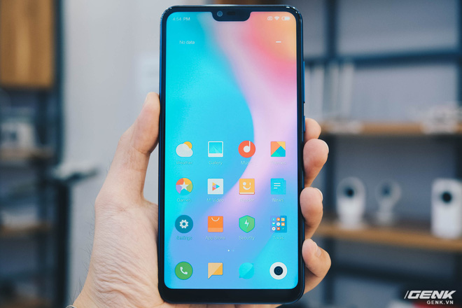 Trên tay Xiaomi Mi 8 Lite giá từ 5 triệu: Đứa con lai của Xiaomi và Huawei, hứa hẹn phá đảo phân khúc tầm trung - Ảnh 4. Trên tay Xiaomi Mi 8 Lite giá từ 5 triệu: Đứa con lai của Xiaomi và Huawei, hứa hẹn phá đảo phân khúc tầm trung - Ảnh 4.