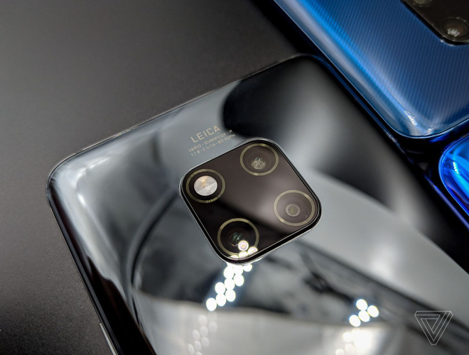 Ảnh thực tế Huawei Mate 20 Pro: 3 camera được Leica bảo chứng, cảm biến vân tay dưới màn hình, Face ID xịn, sạc cực nhanh, pin 4.200 mAh - Ảnh 11. Ảnh thực tế Huawei Mate 20 Pro: 3 camera được Leica bảo chứng, cảm biến vân tay dưới màn hình, Face ID xịn, sạc cực nhanh, pin 4.200 mAh - Ảnh 11.