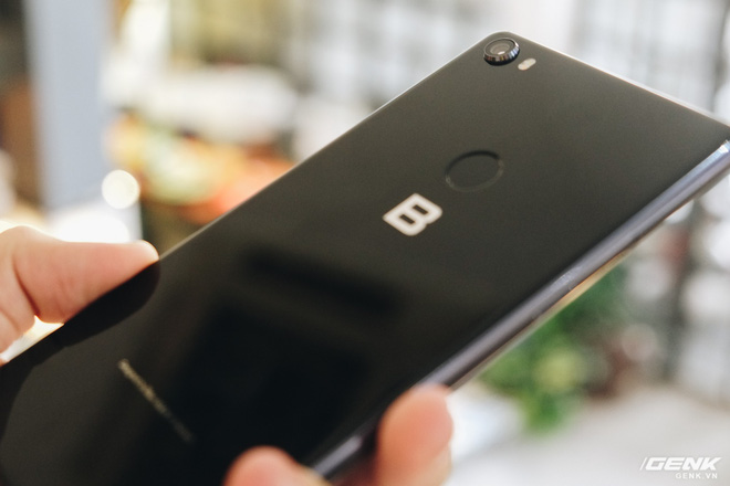 Trên tay & đánh giá nhanh Bphone 3 giá từ 6.99 triệu: Cuối cùng, người Việt đã có một chiếc smartphone đáng để tự hào - Ảnh 6. Trên tay & đánh giá nhanh Bphone 3 giá từ 6.99 triệu: Cuối cùng, người Việt đã có một chiếc smartphone đáng để tự hào - Ảnh 6.