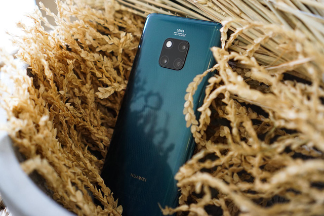 Chiêm ngưỡng tân binh Huawei Mate 20 Pro không chỉ đẹp mà còn mạnh mẽ - Ảnh 2.