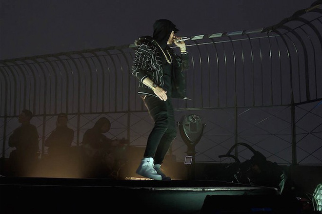 Mời bạn xem ca khúc Venom do chúa tể làng rap Eminem thực hiện, được quay gần hết bằng Google Pixel 3 - Ảnh 1.