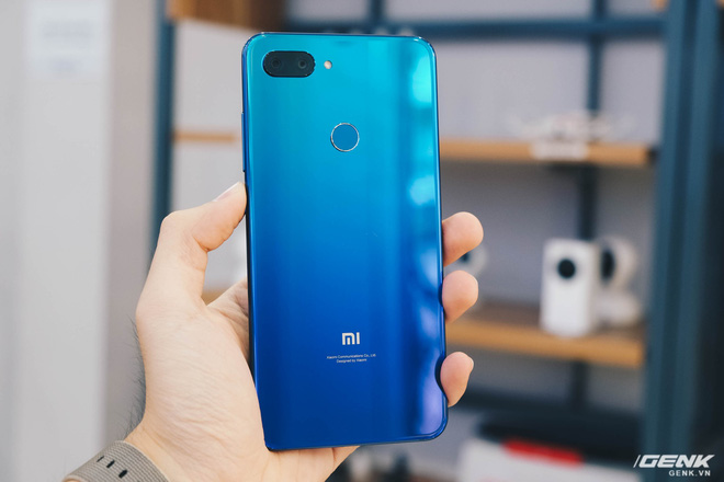 Trên tay Xiaomi Mi 8 Lite giá từ 5 triệu: Đứa con lai của Xiaomi và Huawei, hứa hẹn phá đảo phân khúc tầm trung - Ảnh 6. Trên tay Xiaomi Mi 8 Lite giá từ 5 triệu: Đứa con lai của Xiaomi và Huawei, hứa hẹn phá đảo phân khúc tầm trung - Ảnh 6.