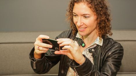 Huyền thoại Palm tái xuất với một chiếc điện thoại không thể nhỏ hơn - Ảnh 6.