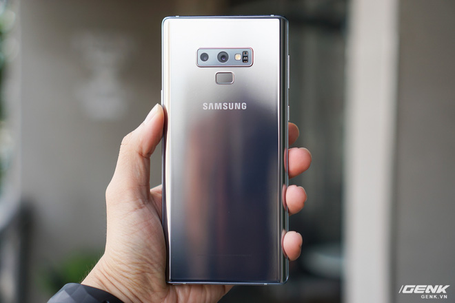Cận cảnh Galaxy Note9 phiên bản Silver: màu bạc sang chảnh, chỉ có 1 SIM, chưa có hàng chính hãng - Ảnh 5.