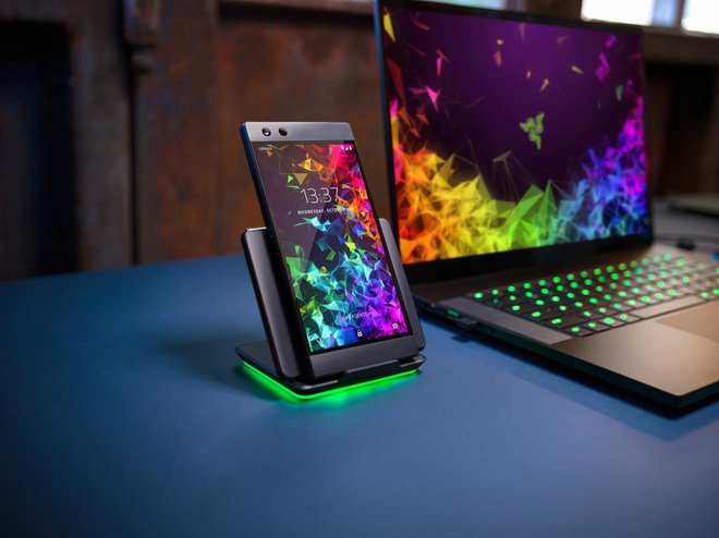 Razer Phone 2 chính thức ra mắt, sạc không dây, IP67, màn hình sáng hơn, camera kép chụp đẹp hơn, logo nhấp nháy - Ảnh 2. Razer Phone 2 chính thức ra mắt, sạc không dây, IP67, màn hình sáng hơn, camera kép chụp đẹp hơn, logo nhấp nháy - Ảnh 2.