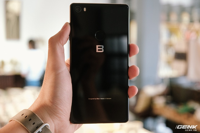 Trên tay & đánh giá nhanh Bphone 3 giá từ 6.99 triệu: Cuối cùng, người Việt đã có một chiếc smartphone đáng để tự hào - Ảnh 5. Trên tay & đánh giá nhanh Bphone 3 giá từ 6.99 triệu: Cuối cùng, người Việt đã có một chiếc smartphone đáng để tự hào - Ảnh 5.