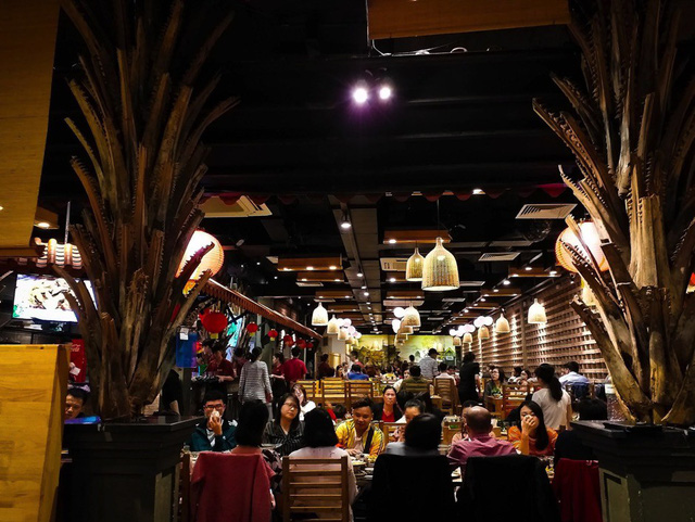 Ký sự lê la buổi tối qua lời kể của một chiếc điện thoại - Ảnh 10.