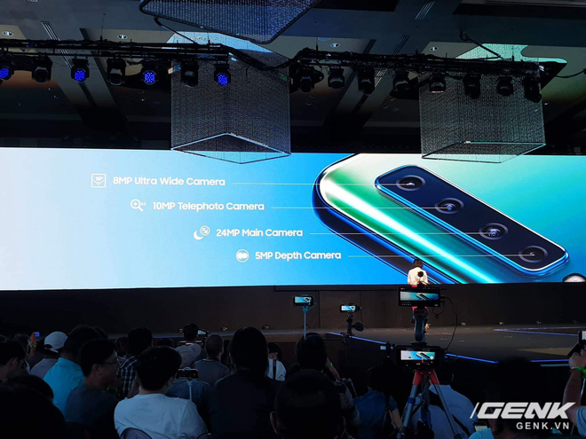 Samsung Galaxy A9 (2018) ra mắt: smartphone đầu tiên trên thế giới có 4 camera sau - Ảnh 1. Samsung Galaxy A9 (2018) ra mắt: smartphone đầu tiên trên thế giới có 4 camera sau - Ảnh 1.
