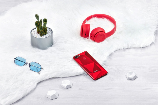 Liên minh Realme và Thế Giới Di Động: Lời cam kết nghiêm túc của thương hiệu non trẻ - Ảnh 2. Liên minh Realme và Thế Giới Di Động: Lời cam kết nghiêm túc của thương hiệu non trẻ - Ảnh 2.