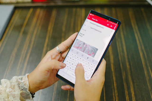 Hãy nhìn cách cô gái này dùng S-Pen, bạn sẽ tin rằng Galaxy Note9 thực sự hữu ích trong công việc - Ảnh 8. Hãy nhìn cách cô gái này dùng S-Pen, bạn sẽ tin rằng Galaxy Note9 thực sự hữu ích trong công việc - Ảnh 8.