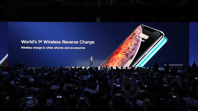 Huawei khoe Mate 20 Pro sạc nhanh hơn Galaxy Note9 70%, là smartphone đầu tiên trên thế giới có thể sạc không dây cho smartphone khác - Ảnh 5. Huawei khoe Mate 20 Pro sạc nhanh hơn Galaxy Note9 70%, là smartphone đầu tiên trên thế giới có thể sạc không dây cho smartphone khác - Ảnh 5.