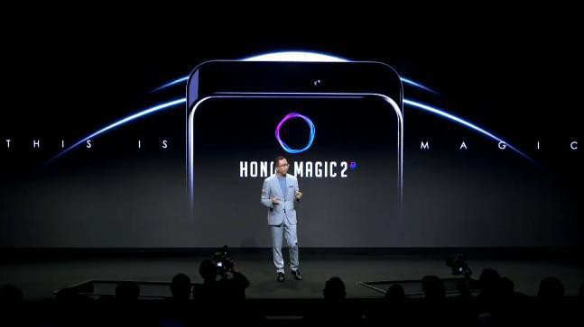 Honor Magic 2 lộ ảnh báo chí, 4 camera sau xếp dọc, màu gradient bắt mắt, ra mắt ngày 31/10 - Ảnh 1.