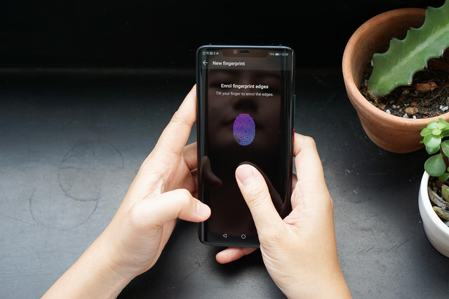 Chiêm ngưỡng tân binh Huawei Mate 20 Pro không chỉ đẹp mà còn mạnh mẽ - Ảnh 3.