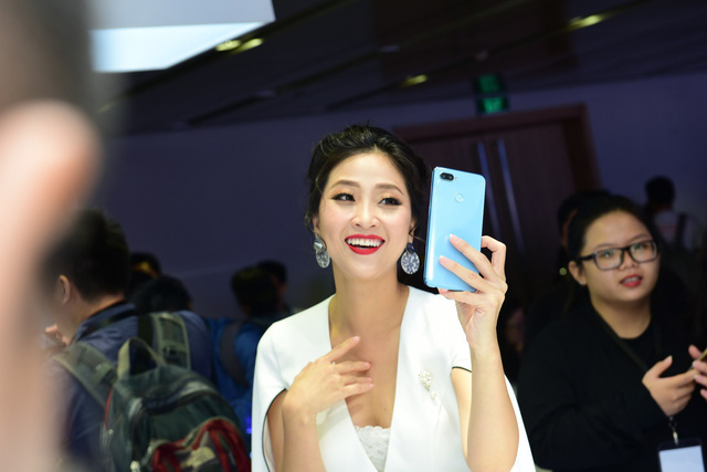 Realme 2 Series chính thức ra mắt, đặt trước ngay tại FPT Shop để nhận ưu đãi cực hấp dẫn - Ảnh 4. Realme 2 Series chính thức ra mắt, đặt trước ngay tại FPT Shop để nhận ưu đãi cực hấp dẫn - Ảnh 4.