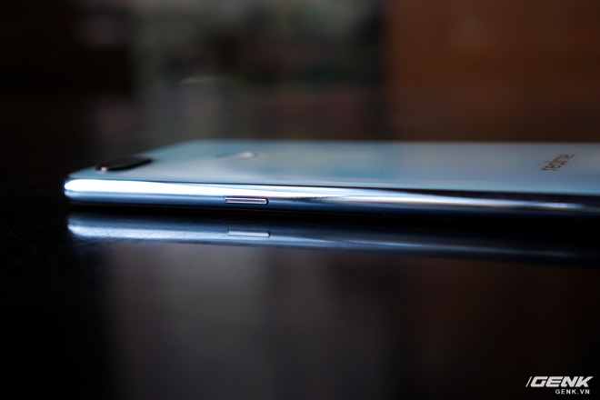 Ảnh thực tế Realme 2 Pro tại Việt Nam: thiết kế giống Oppo F9, chạy Snapdragon 660, RAM 8 GB nhưng giá dưới 7 triệu - Ảnh 8. Ảnh thực tế Realme 2 Pro tại Việt Nam: thiết kế giống Oppo F9, chạy Snapdragon 660, RAM 8 GB nhưng giá dưới 7 triệu - Ảnh 8.