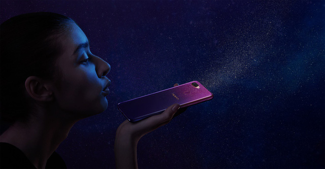 Giới trẻ thích thú với OPPO F9 phiên bản Tím Tinh Tú - Ảnh 1.