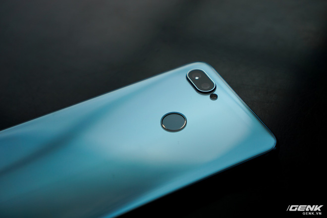 Ảnh thực tế Realme 2 Pro tại Việt Nam: thiết kế giống Oppo F9, chạy Snapdragon 660, RAM 8 GB nhưng giá dưới 7 triệu - Ảnh 5. Ảnh thực tế Realme 2 Pro tại Việt Nam: thiết kế giống Oppo F9, chạy Snapdragon 660, RAM 8 GB nhưng giá dưới 7 triệu - Ảnh 5.