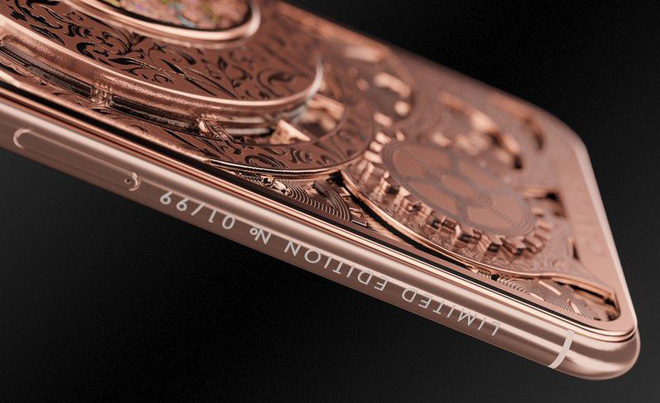 Đây là mẫu iPhone XS cực độc từ nước Nga, mang trên lưng cả một chiếc đồng hồ cơ lộ máy, giá từ 6000 USD - Ảnh 5.