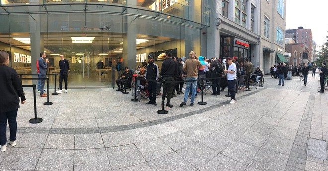 Đây là lý do Trung Quốc hơn tỷ dân nhưng chẳng ai thèm xếp hàng chờ mua iPhone XS cả - Ảnh 2. Đây là lý do Trung Quốc hơn tỷ dân nhưng chẳng ai thèm xếp hàng chờ mua iPhone XS cả - Ảnh 2.