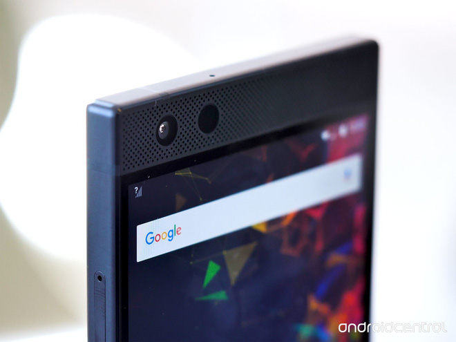 Cận cảnh Razer Phone 2: Mặt lưng bằng kính, logo phát sáng hiệu ứng Chroma, kích thước không thay đổi - Ảnh 12. Cận cảnh Razer Phone 2: Mặt lưng bằng kính, logo phát sáng hiệu ứng Chroma, kích thước không thay đổi - Ảnh 12.