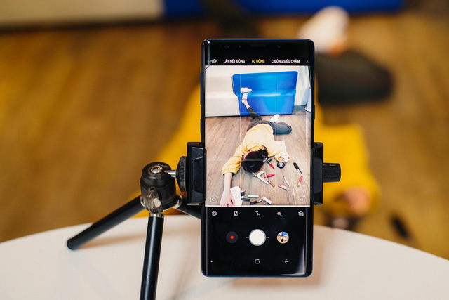 Bạn hoàn toàn có thể một mình chụp ảnh theo trend ngã sấp mặt không cần ai giúp đỡ - Ảnh 3. Bạn hoàn toàn có thể một mình chụp ảnh theo trend ngã sấp mặt không cần ai giúp đỡ - Ảnh 3.