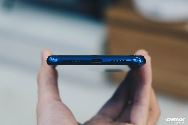 Trên tay Xiaomi Mi 8 Lite giá từ 5 triệu: Đứa con lai của Xiaomi và Huawei, hứa hẹn phá đảo phân khúc tầm trung - Ảnh 15. Trên tay Xiaomi Mi 8 Lite giá từ 5 triệu: Đứa con lai của Xiaomi và Huawei, hứa hẹn phá đảo phân khúc tầm trung - Ảnh 15.