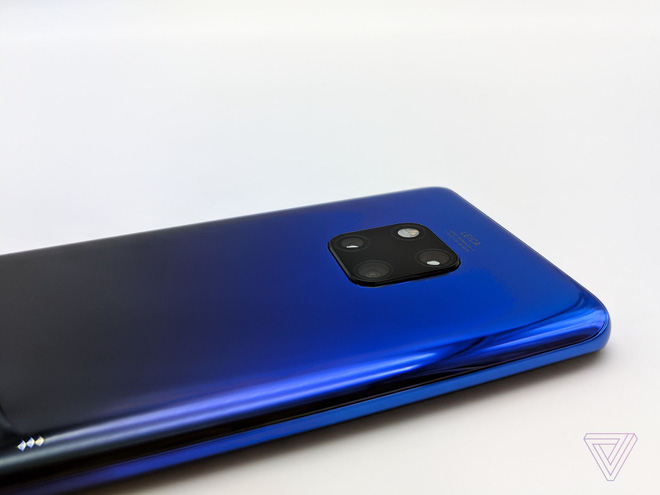 Ảnh thực tế Huawei Mate 20 Pro: 3 camera được Leica bảo chứng, cảm biến vân tay dưới màn hình, Face ID xịn, sạc cực nhanh, pin 4.200 mAh - Ảnh 16. Ảnh thực tế Huawei Mate 20 Pro: 3 camera được Leica bảo chứng, cảm biến vân tay dưới màn hình, Face ID xịn, sạc cực nhanh, pin 4.200 mAh - Ảnh 16.
