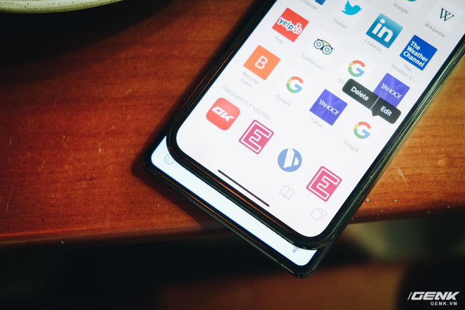 Đây là Bphone 3 với màn hình tràn đáy: Chiếc smartphone không cằm nhưng có trán thật là cao - Ảnh 4. Đây là Bphone 3 với màn hình tràn đáy: Chiếc smartphone không cằm nhưng có trán thật là cao - Ảnh 4.