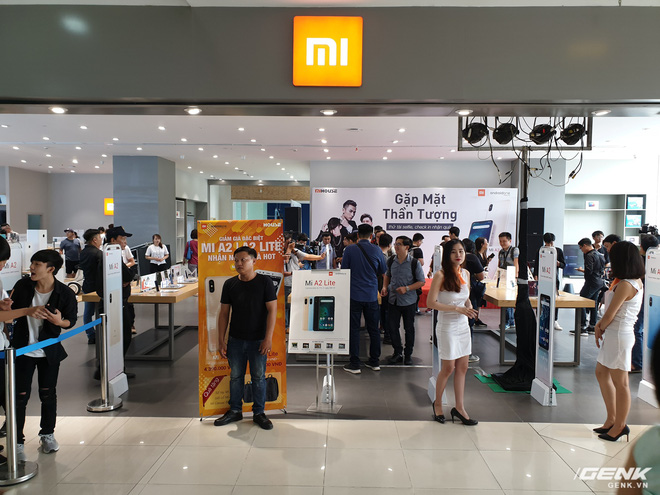 Ảnh thực tế Xiaomi Redmi Note 6 Pro: Snapdragon 636, màn tai thỏ, lần đầu có 4 camera, mặt lưng không ấn tượng, giá 5 triệu đồng - Ảnh 14. Ảnh thực tế Xiaomi Redmi Note 6 Pro: Snapdragon 636, màn tai thỏ, lần đầu có 4 camera, mặt lưng không ấn tượng, giá 5 triệu đồng - Ảnh 14.