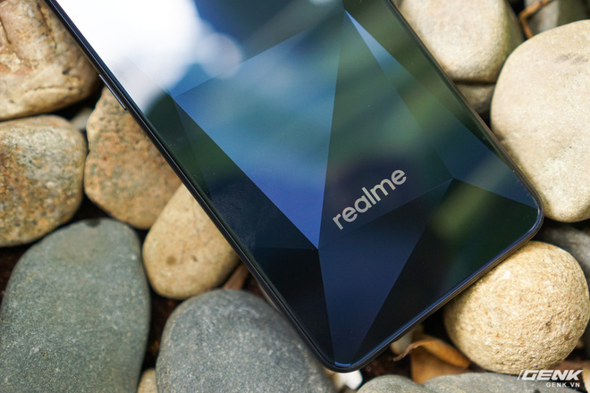Trên tay Realme 2: Khi Oppo quyết định khô máu với Xiaomi - Ảnh 15. Trên tay Realme 2: Khi Oppo quyết định khô máu với Xiaomi - Ảnh 15.